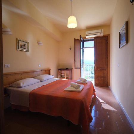 Hotel-Pensione 4 Stagioni Falcone Extérieur photo