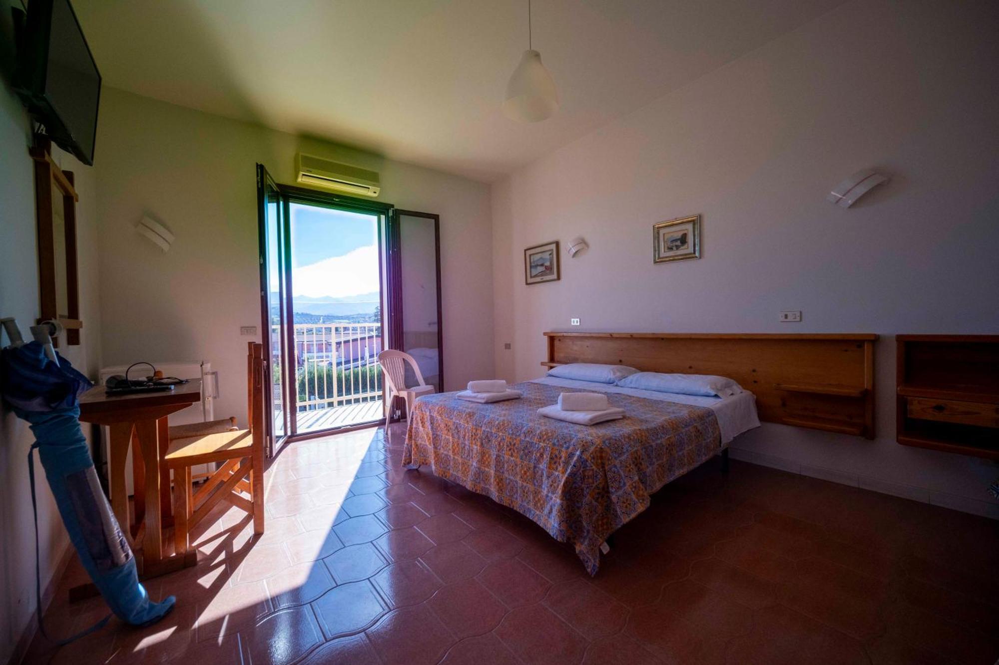 Hotel-Pensione 4 Stagioni Falcone Extérieur photo