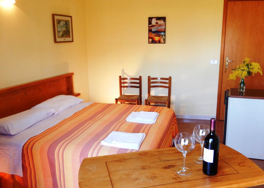 Hotel-Pensione 4 Stagioni Falcone Extérieur photo