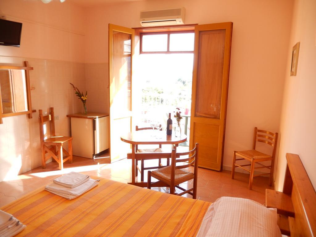 Hotel-Pensione 4 Stagioni Falcone Extérieur photo