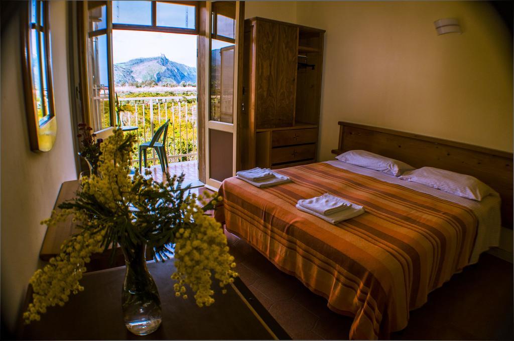 Hotel-Pensione 4 Stagioni Falcone Extérieur photo