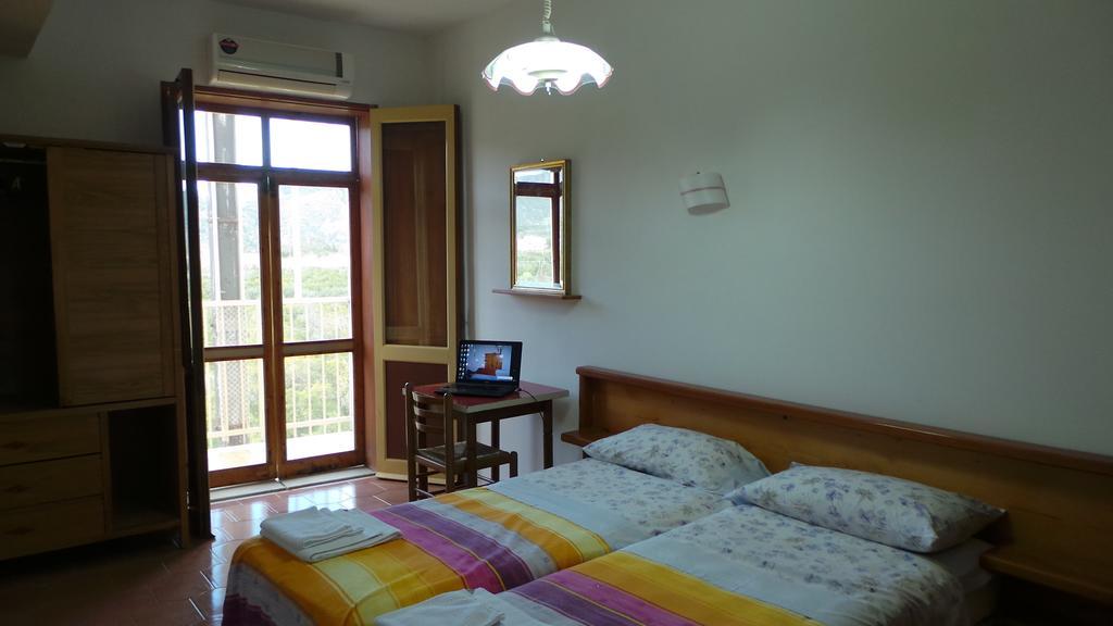 Hotel-Pensione 4 Stagioni Falcone Chambre photo