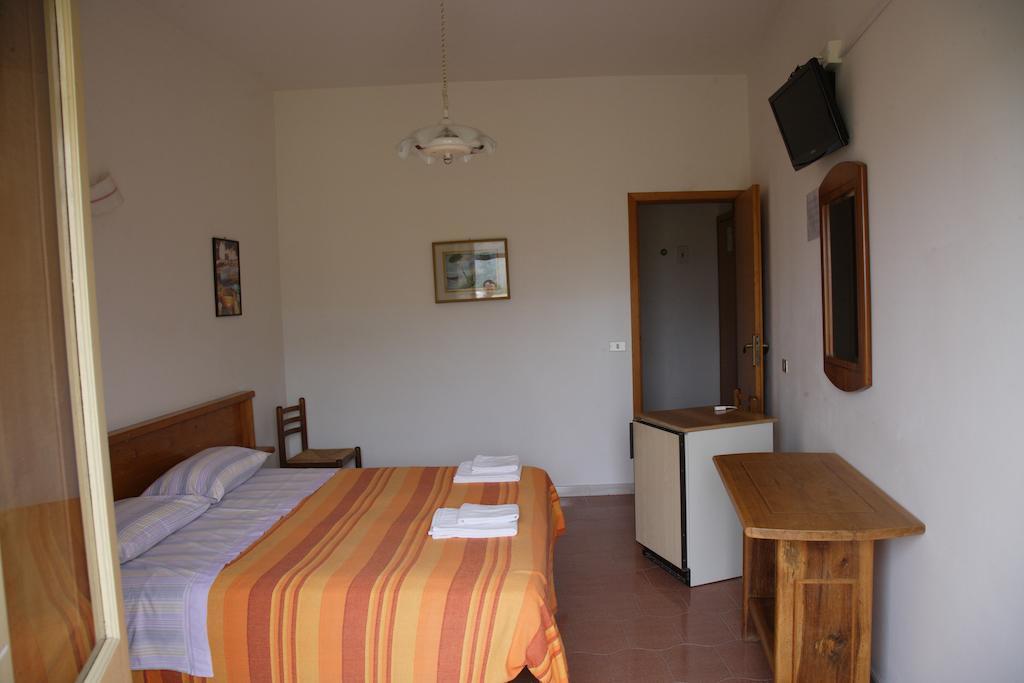 Hotel-Pensione 4 Stagioni Falcone Chambre photo